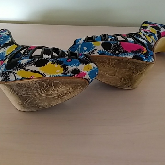 Shoes - Picture 5 of 5